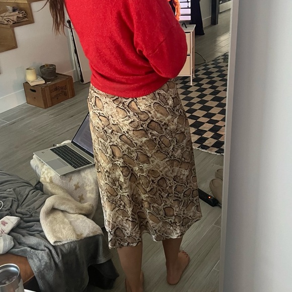 Snake skin patterned skirt. - Picture 3 of 4